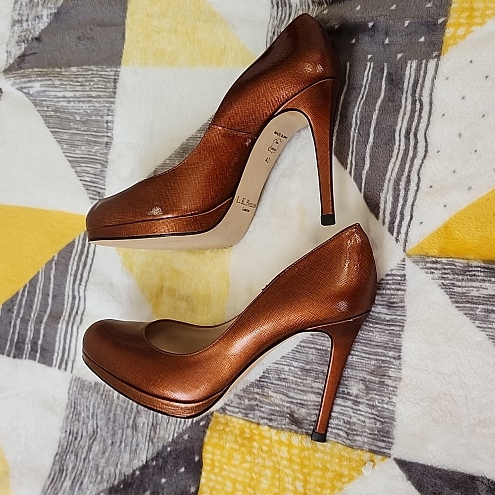 Shoes - Picture 4 of 6